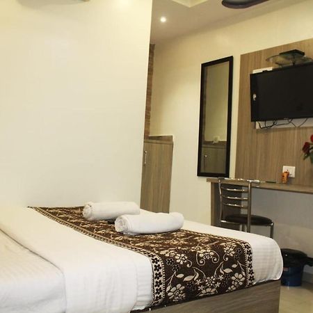 Hotel Time Gold Near Domestics Airport Bombaim Exterior foto