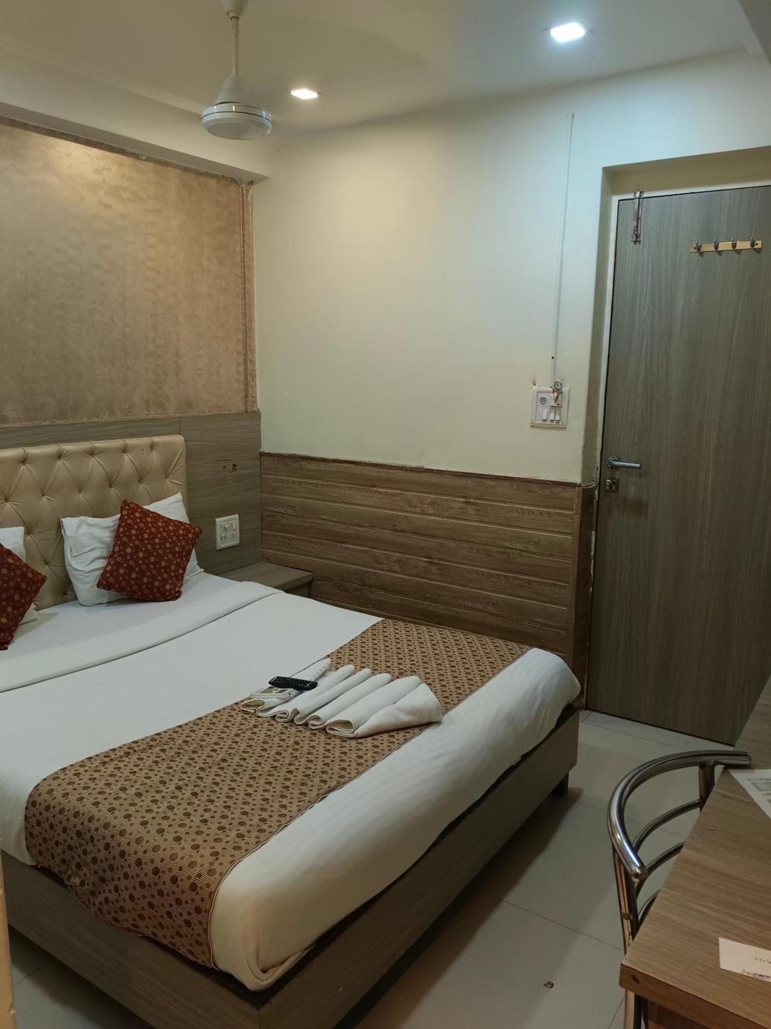 Hotel Time Gold Near Domestics Airport Bombaim Exterior foto